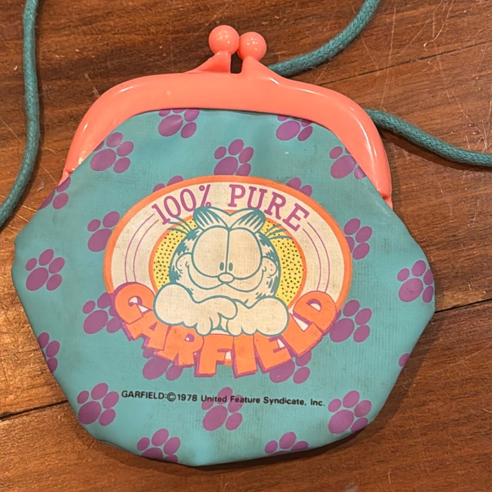 Vintage 1978 100% Pure GARFIELD Coin Purse With KISS Lock Pink Blue Cord Strap - Picture 2 of 11